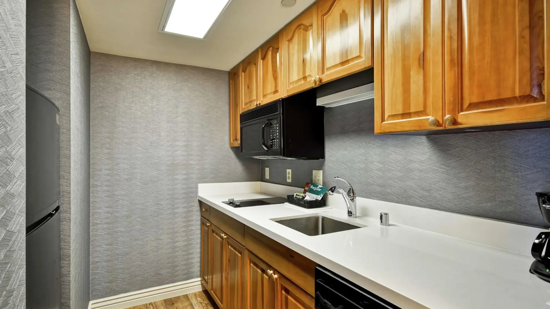 Homewood Suites By Hilton Phoenix-Biltmore 3*, Phoenix