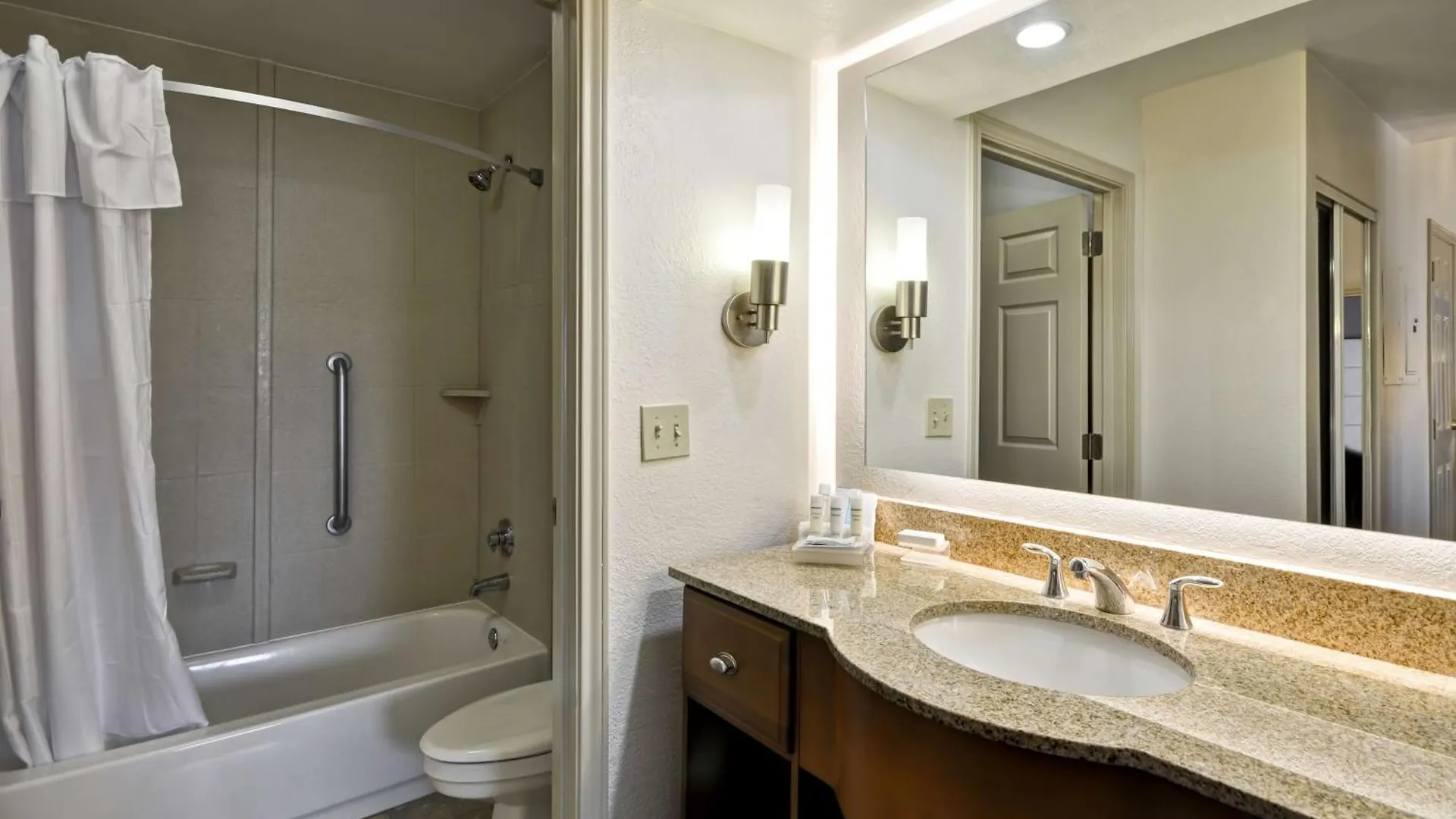 Homewood Suites By Hilton Phoenix-Biltmore Hotel